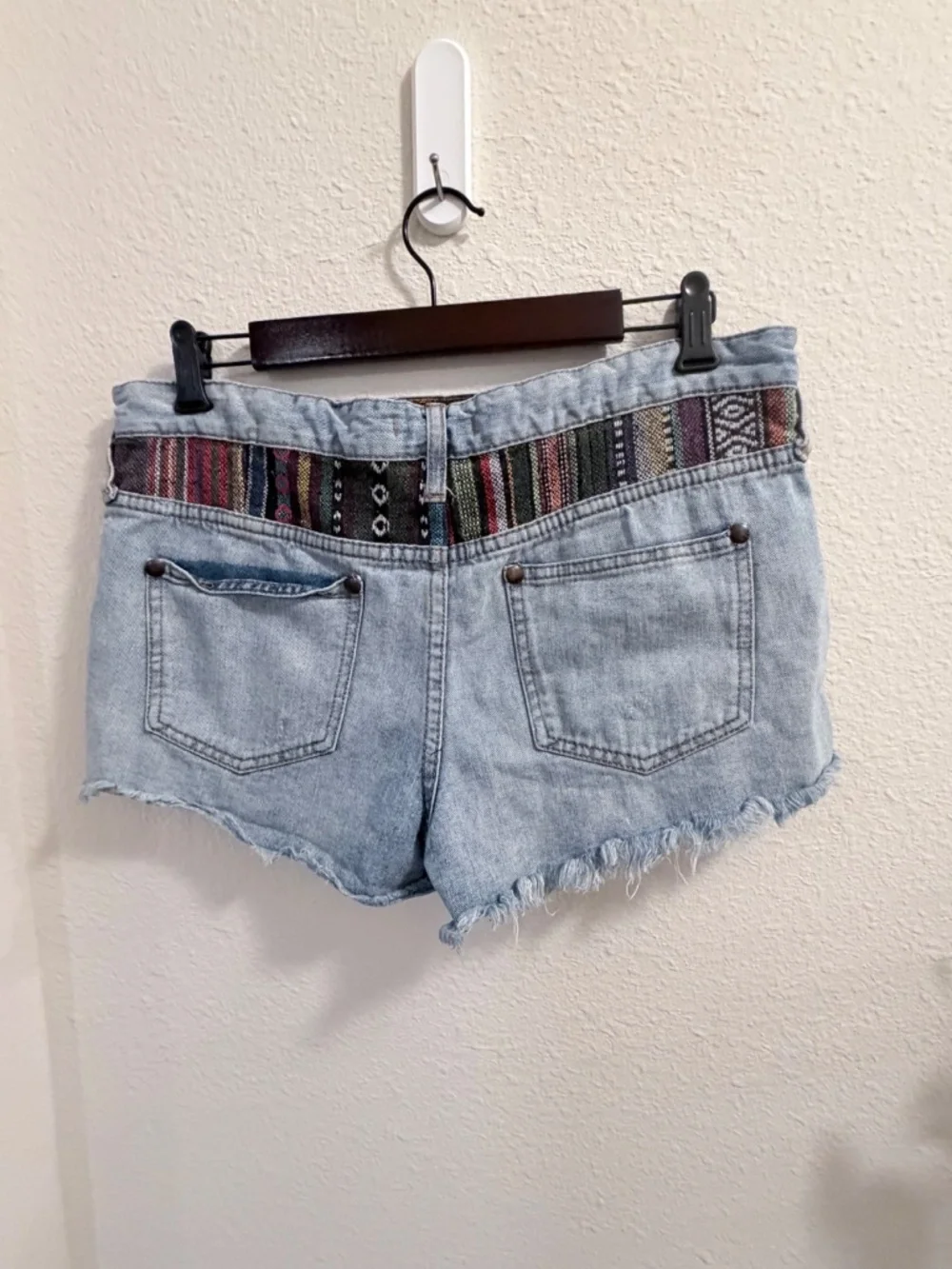 Free People Baja Aztec Distressed Denim Cutoff Shorts Size 29 Boho Festival